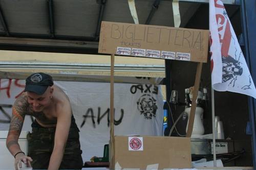 manifestazione fermata rho