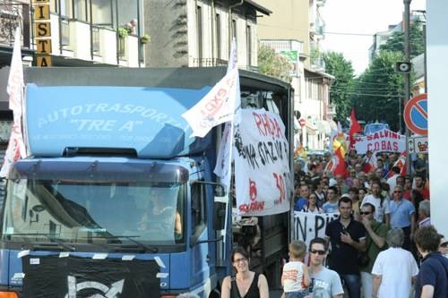 manifestazione fermata rho