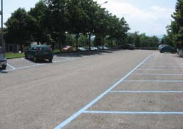 parcheggio stazione nord barasso vuoto