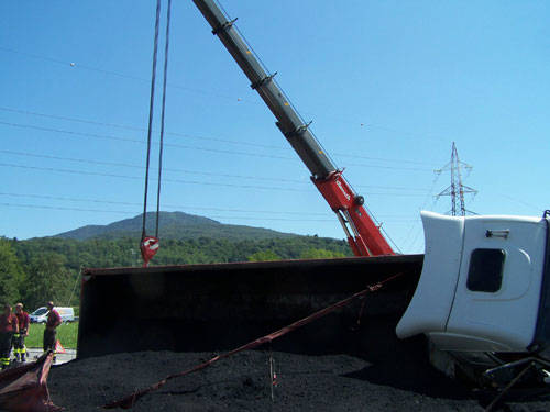 camion ribaltato gemonio