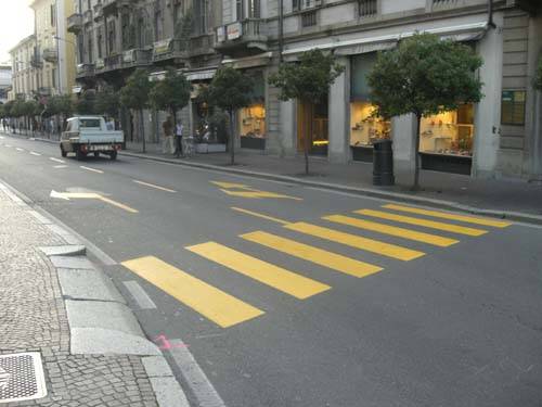 viale milano strisce pedonali
