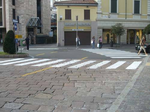 viale milano strisce pedonali