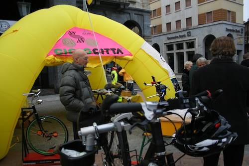 Ciclisti illuminati