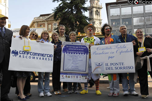 ponte del sorriso vetrine festa centro varese 4 ottobre fotofficina