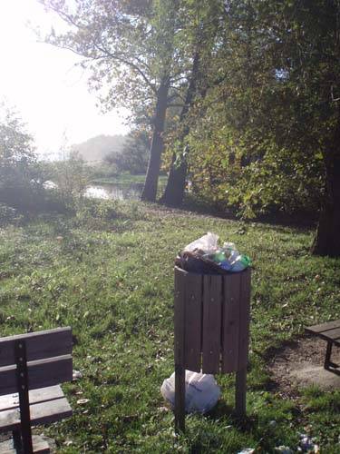 spazzatura pista ciclabile gavirate bardello foto lettore