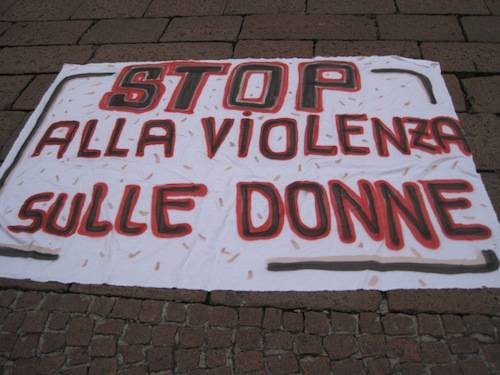 anfora contro violenza alle donne