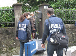 omicidio cocquio trevisago mattina polizia scientifica