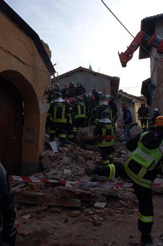 esplosione palazzina borsano busto arsizio dicembre 2009