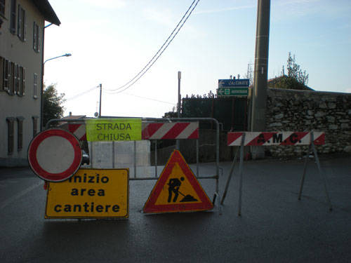 casciago morosolo lavori manto stradale cartelli chiusura strada