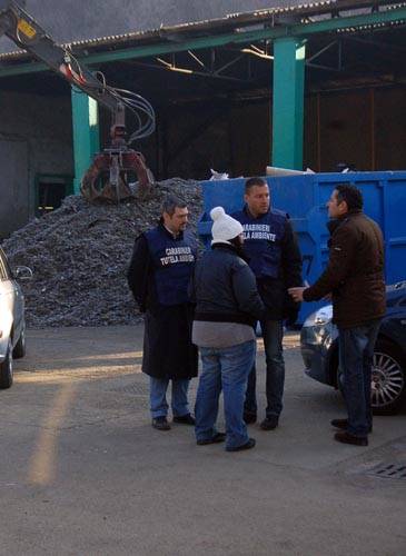 sequestro ditta smaltimento rifiuti fagnano olona accarino 