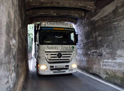 camion incastrato ponte di gazzada 2/2/2010