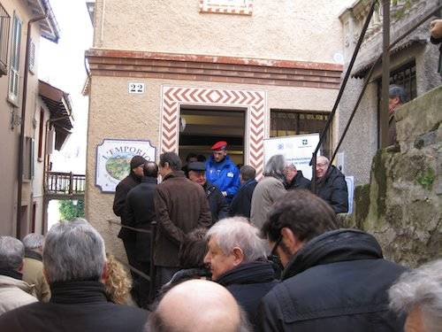 negozio polifunzionale sacro monte