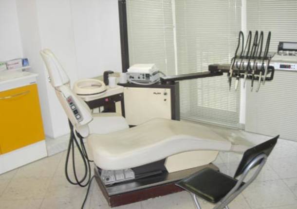 falso dentista studio busto arsizio