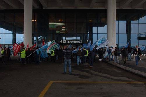 manifestazione sindacati malpensa cgil cisl uil 22 marzo 2010