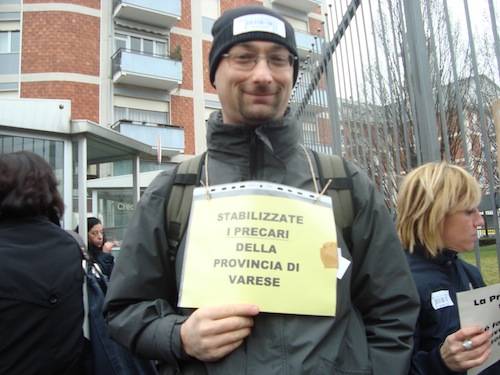 precari provincia manifestazione villa recalcati