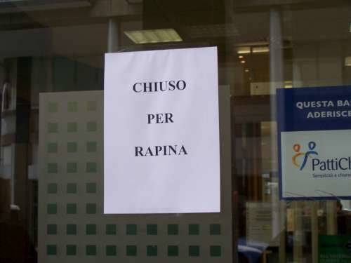 rapina via milano busto arsizio banca intesa san paolo 4-3-2010