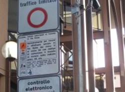 cartello ztl via roma busto