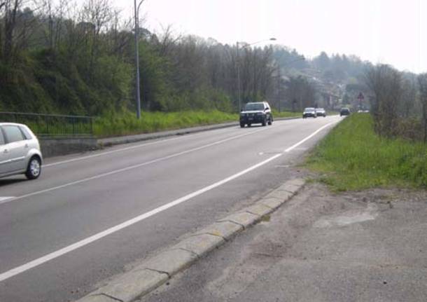 gavirate groppello protesta residenti via preia sp1 provinciale lago