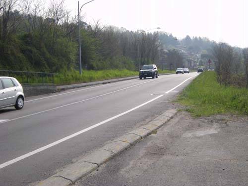 gavirate groppello protesta residenti via preia sp1 provinciale lago