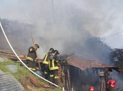 incendio cadegliano viconago capanno