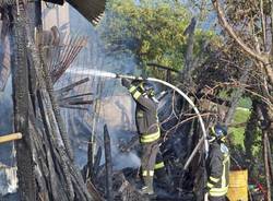 incendio cadegliano viconago capanno