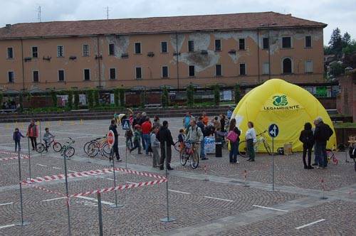 bimbinbici piazza repubblica 2010 varese biciletta 