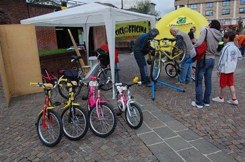 bimbinbici piazza repubblica 2010 varese biciletta 
