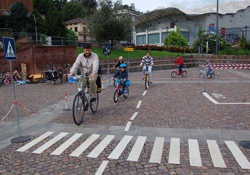 bimbinbici piazza repubblica 2010 varese biciletta 