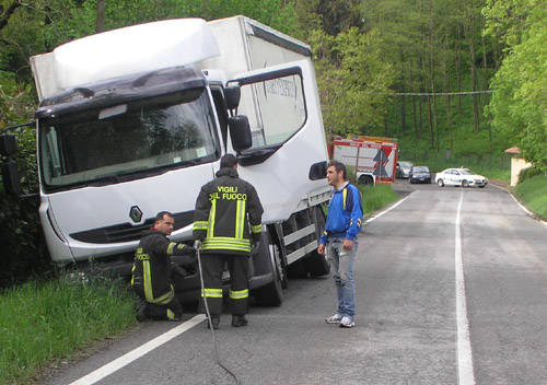 incidente camion luveditt gemonio maggio 2010