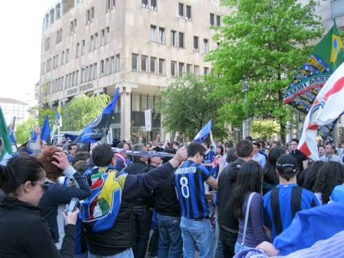 iner scudetto 2010 busto arsizio piazza garibaldi tifosi