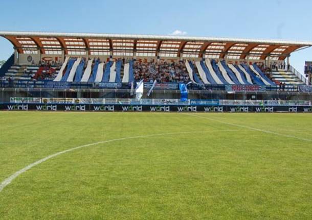 pro patria pergocrema play out prima divisione 2010 tifo coreografia stadio speroni