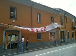 preparativi forza varese striscione