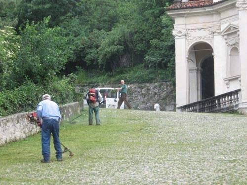 pulizia cappelle sacro monte volontari giugno 2010