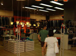 centro commerciale le betulle solbiate olona vetrine negozi saldi luglio 2010