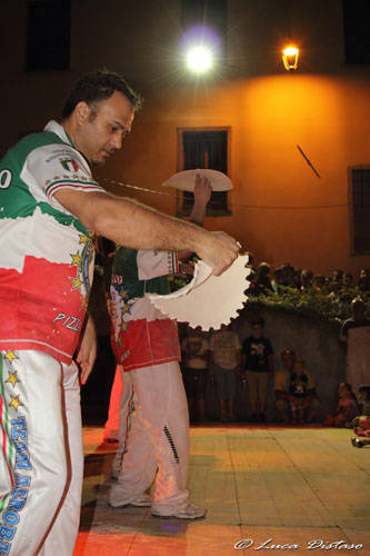 pizza acrobatica gemonio luglio 2010 foto luca distaso