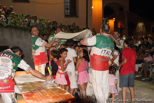 pizza acrobatica gemonio luglio 2010 foto luca distaso