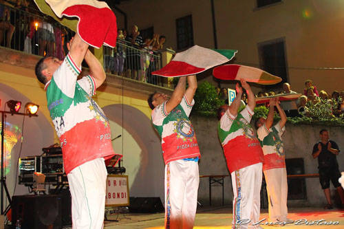 pizza acrobatica gemonio luglio 2010 foto luca distaso
