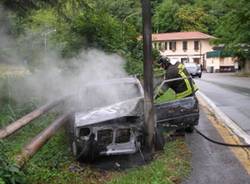 auto bruciata vigili del fuoco olgiate olona