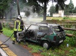 auto bruciata vigili del fuoco olgiate olona