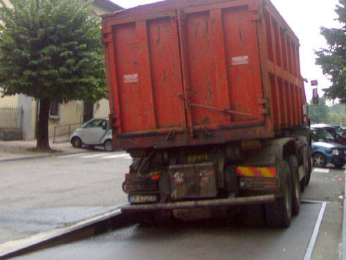 camion incastrato besozzo