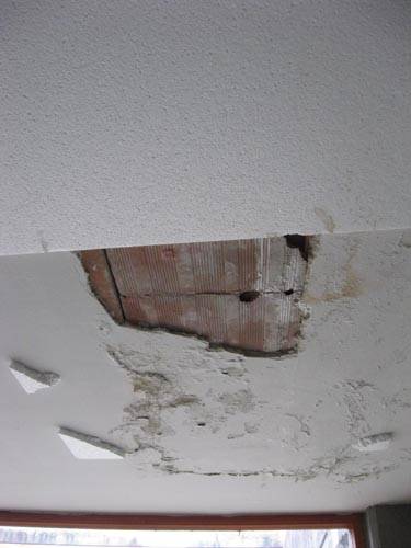 scuola media vidoletti varese infiltrazioni buchi soffitto