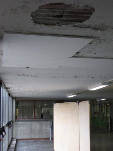scuola media vidoletti varese infiltrazioni buchi soffitto