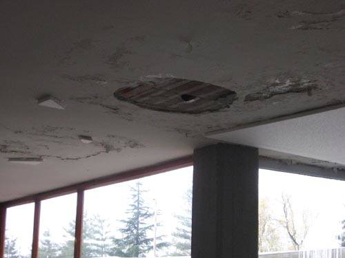 scuola media vidoletti varese soffitto crollato per infiltrazioni