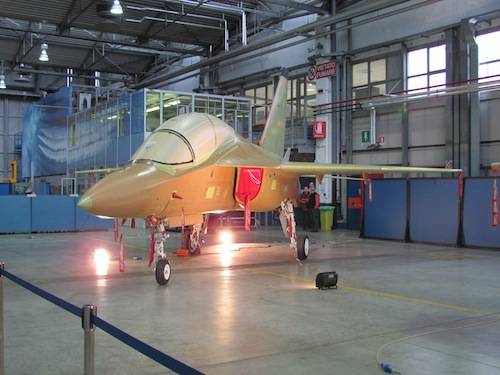 aermacchi m346 t346 roll-out
