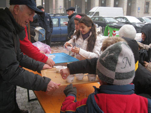 albero del sorriso piazza monte grappa dicembre 2010