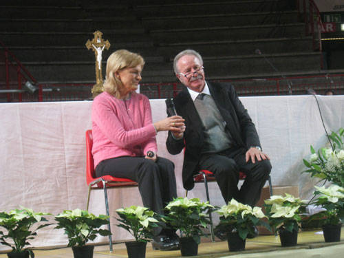 incontro con veggenti madonna medjugorie palazzetto