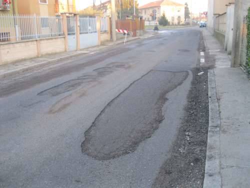 via piombina busto arsizio sacconago buche strade 28-12-2010