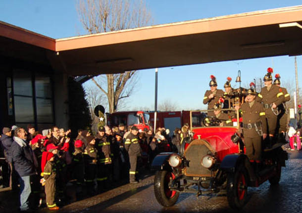 vigili del fuoco natale 2010 busto arsizio consegna regali