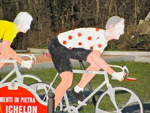 ciclisti padani rotonda buguggiate