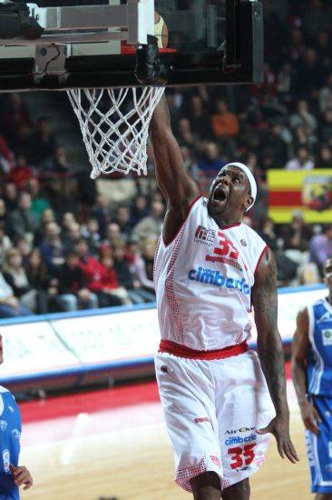 cimberio varese dinamo sassari basket gennaio 2011 ron slay